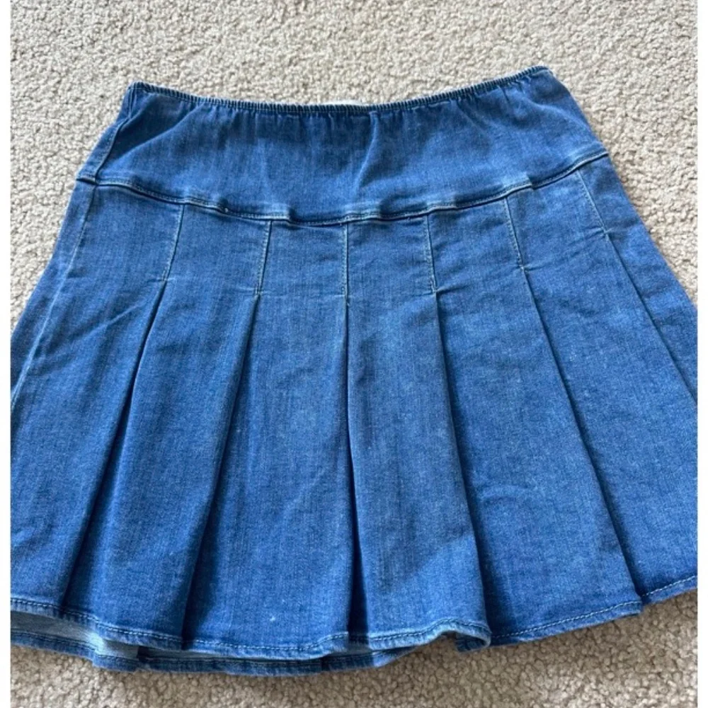 Hollister Jean Pleated High-Rise Skirt size S - Picture 2 of 3